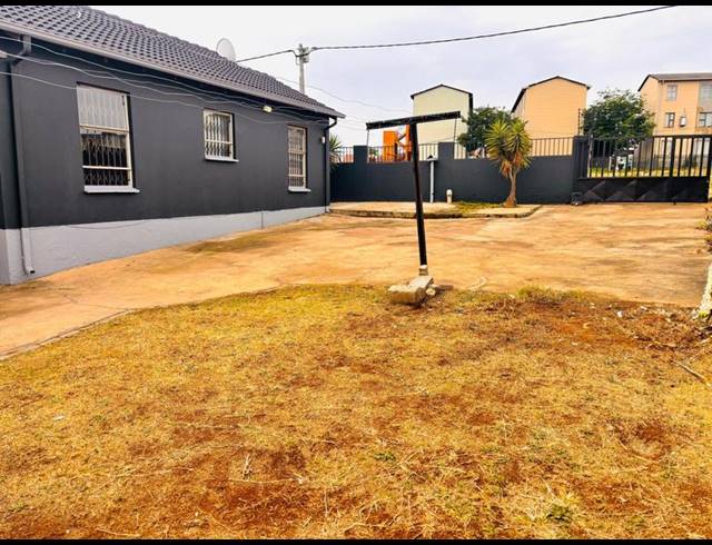 3 BEDROOM PROPERTY TO RENT IN FLEURHOF